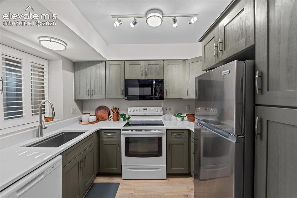 Image 3 of 35: Updated cabinets. Design will hold everything!