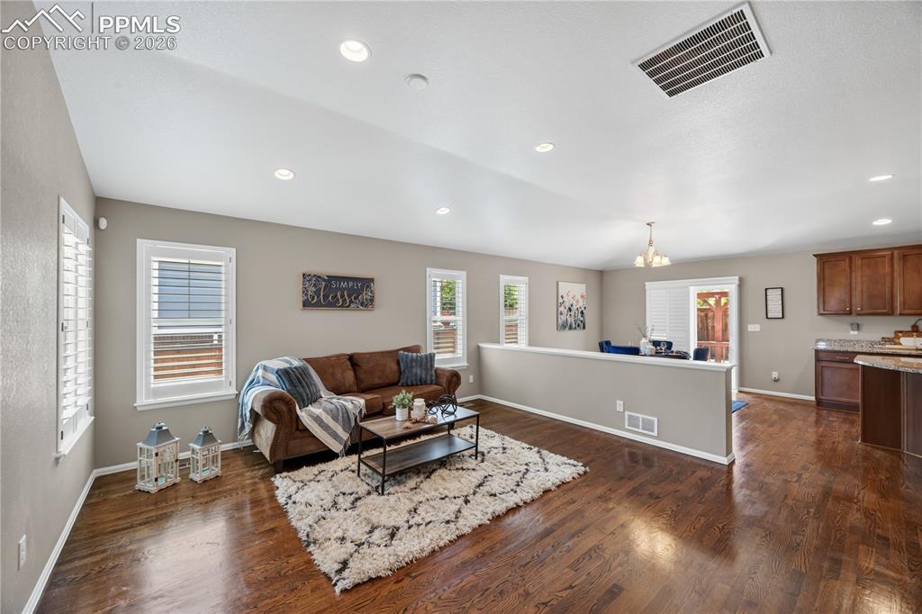 Image 14 of 40: Living Room