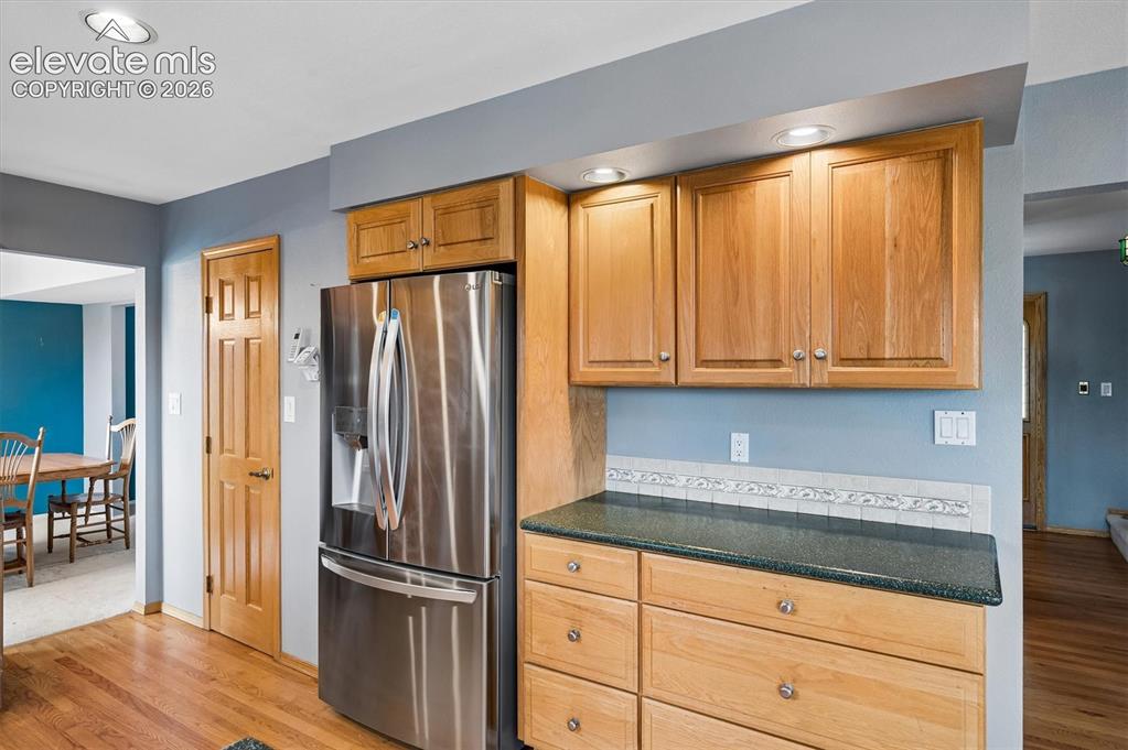 Image 19 of 40: Kitchen