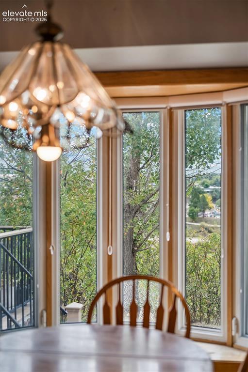 Image 21 of 40: Dining Area
