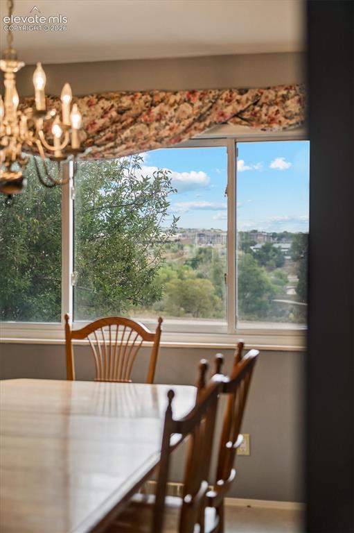 Image 22 of 40: Dining Area