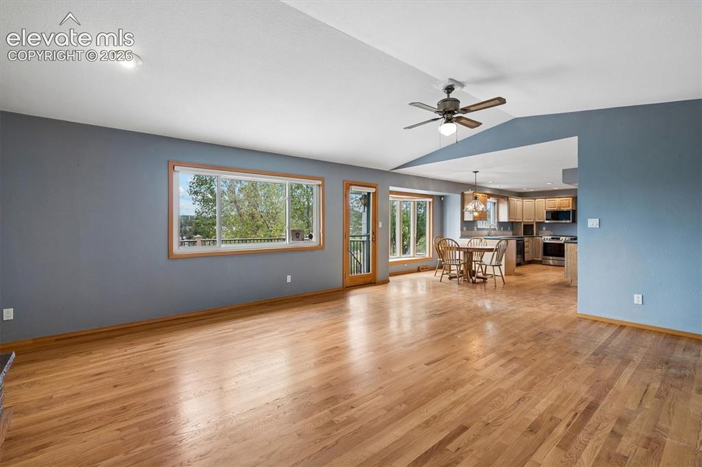 Image 23 of 40: Family Room