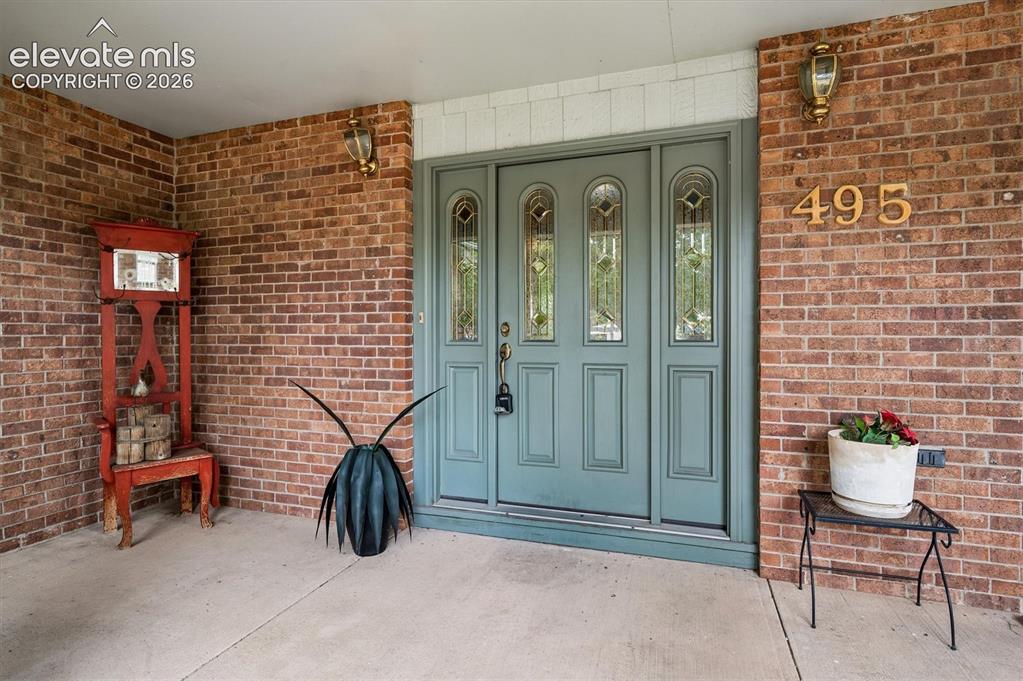 Image 8 of 40: Entry