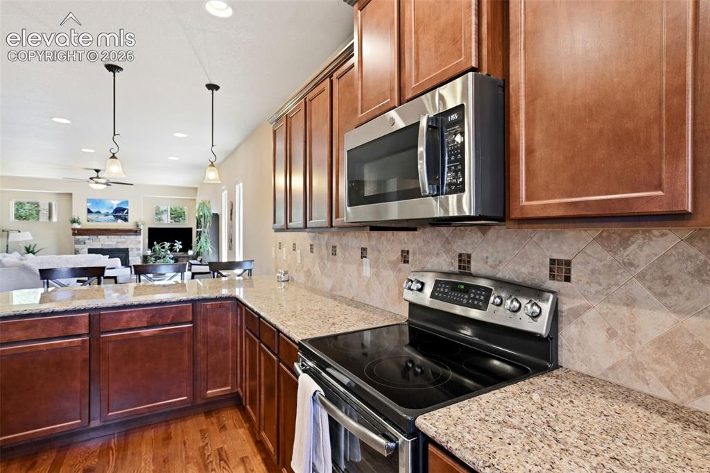 Image 11 of 50: Kitchen
