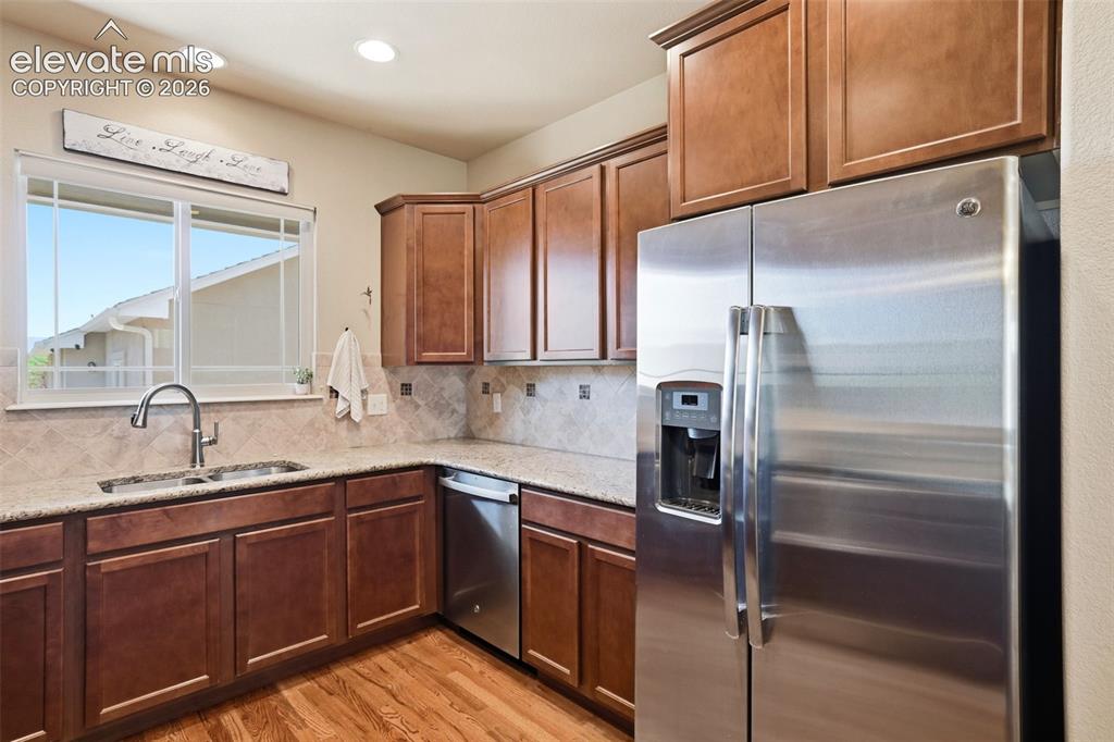 Image 12 of 50: Kitchen