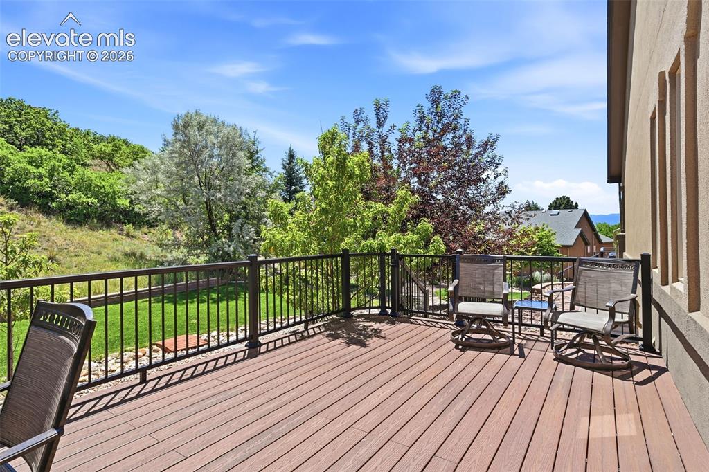 Image 18 of 50: Deck