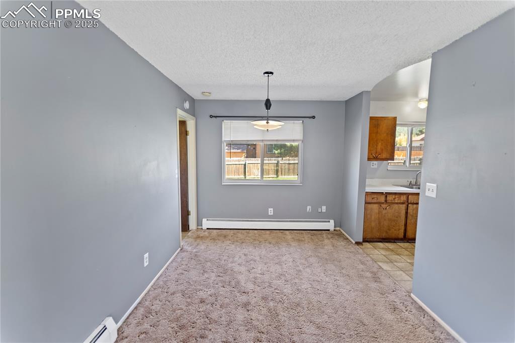 Image 20 of 28: Dining Area
