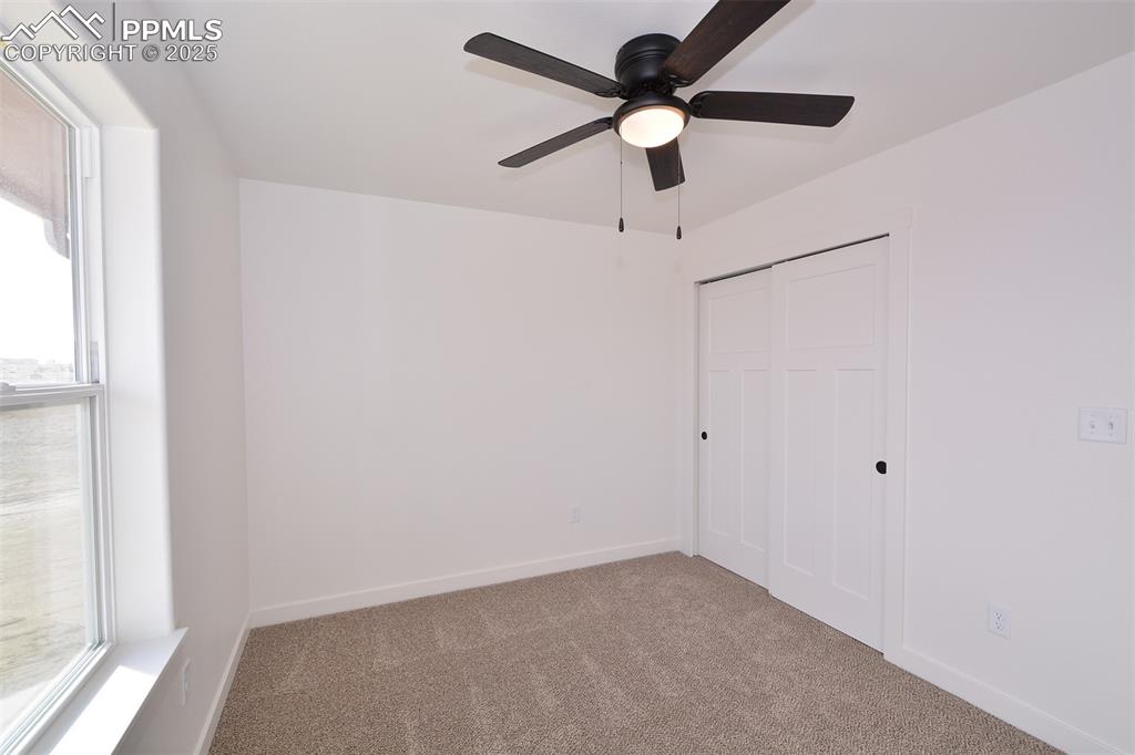 Image 19 of 24: Bedroom