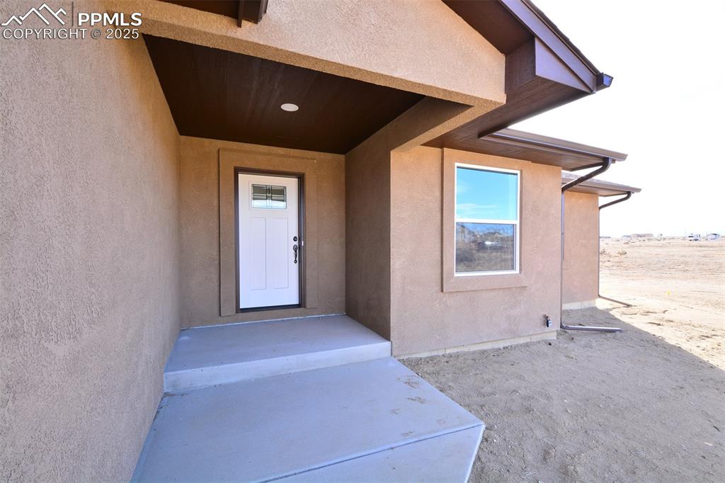 Image 2 of 24: Exterior Entry