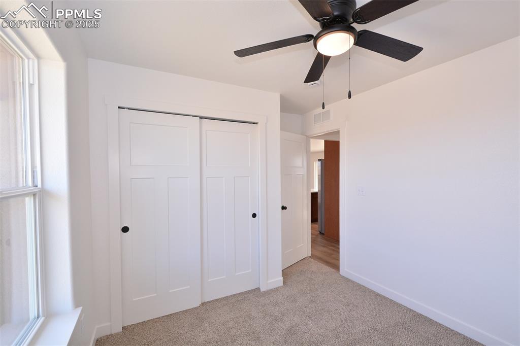 Image 21 of 24: Bedroom