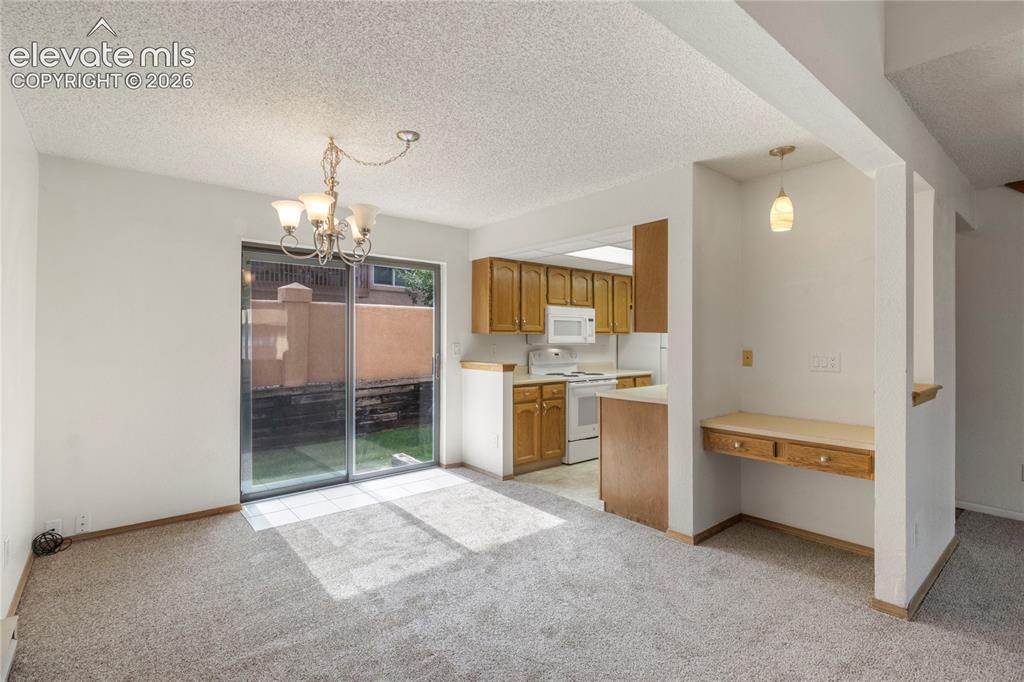 Image 16 of 44: Dining Area