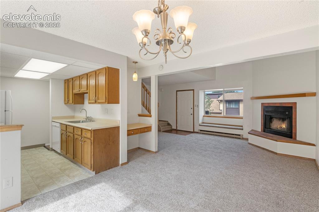 Image 18 of 44: Kitchen