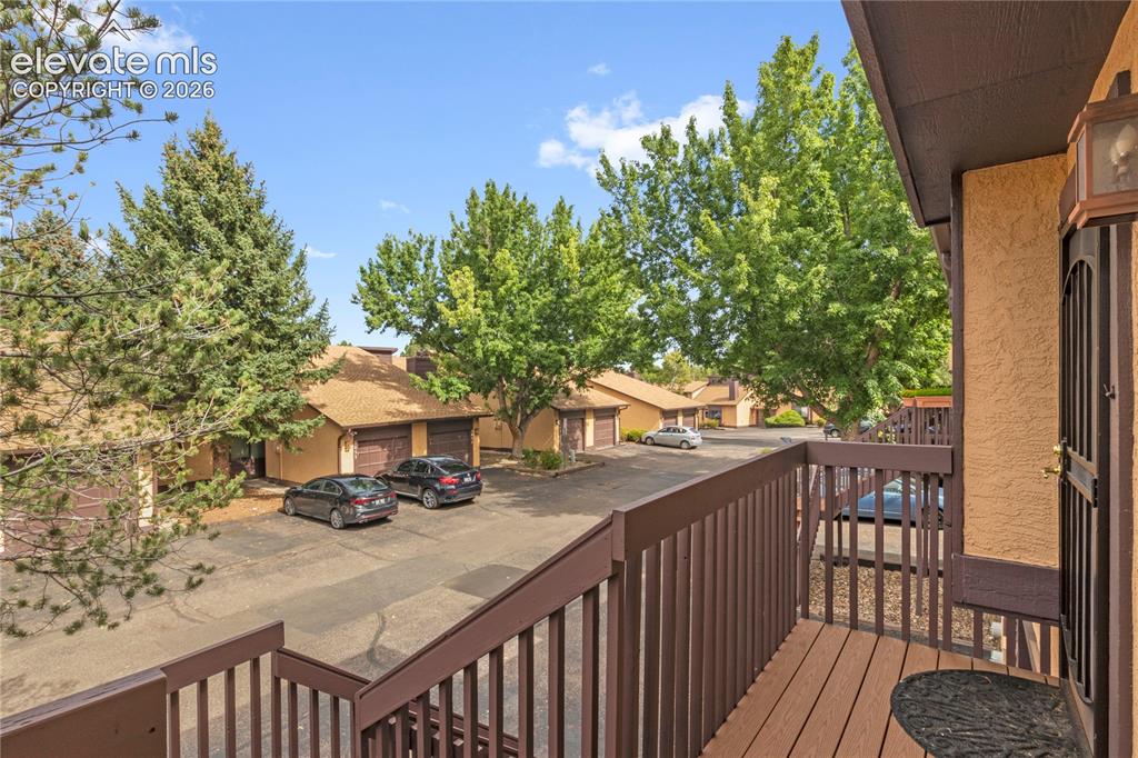 Image 9 of 44: Deck