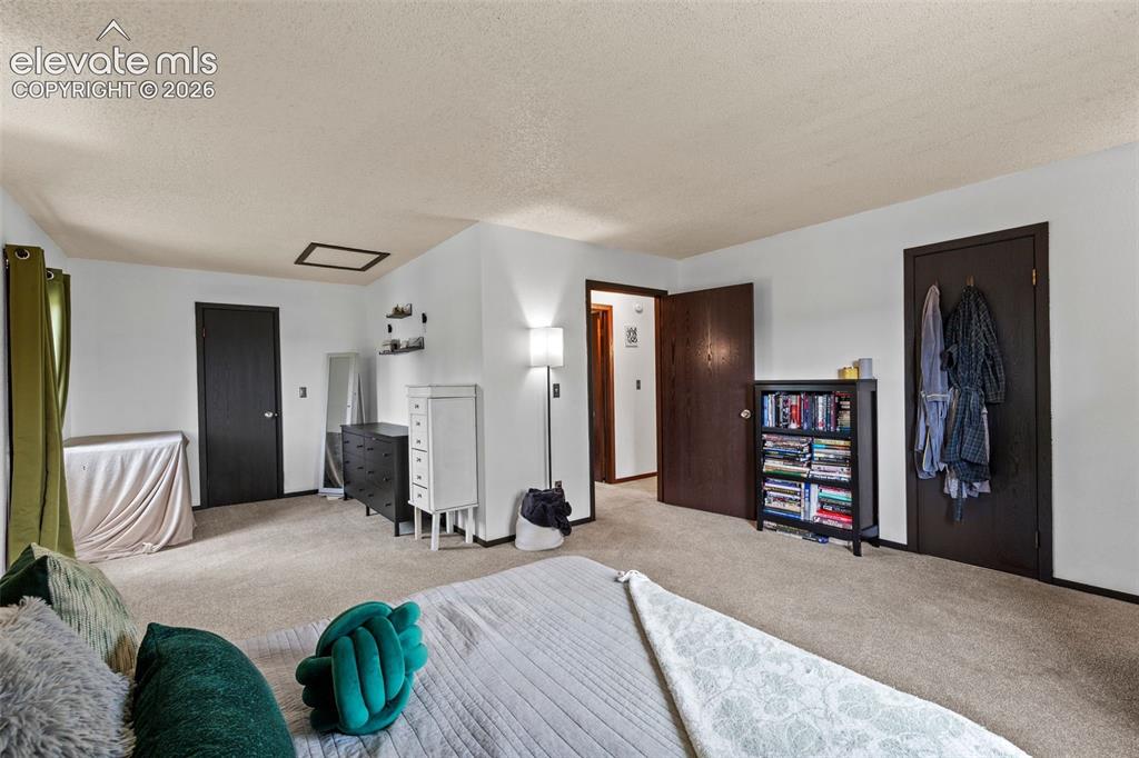Image 7 of 22: Bedroom