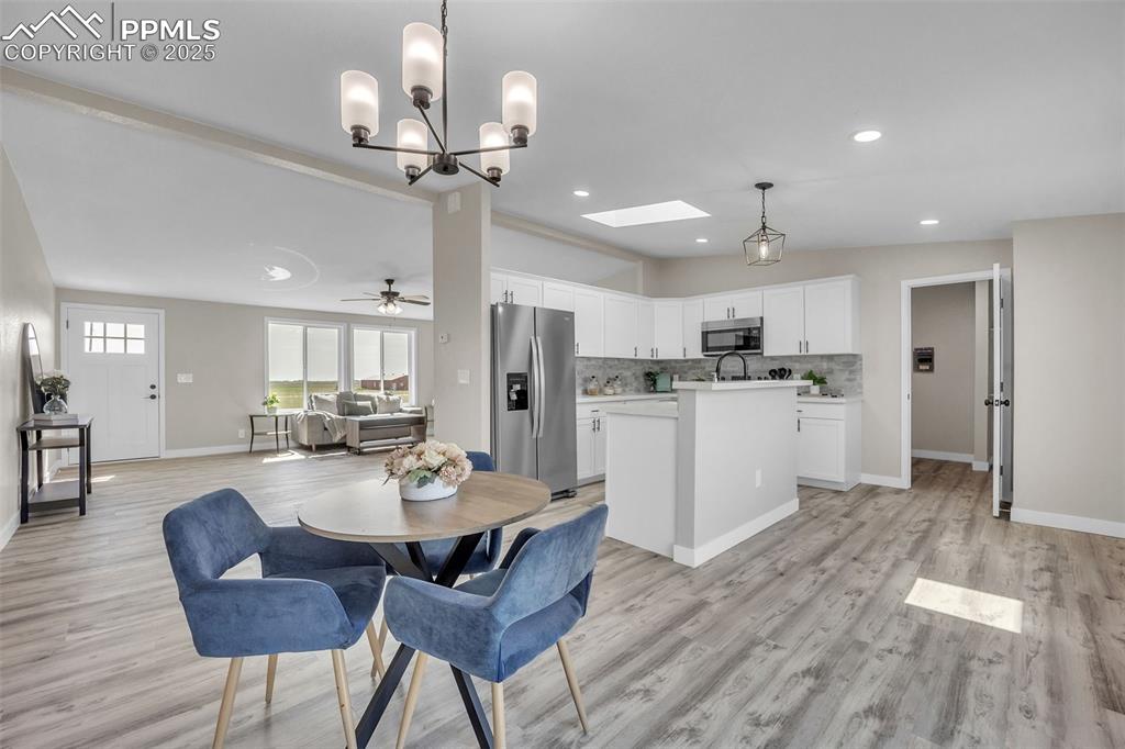 Image 11 of 45: Dining Area