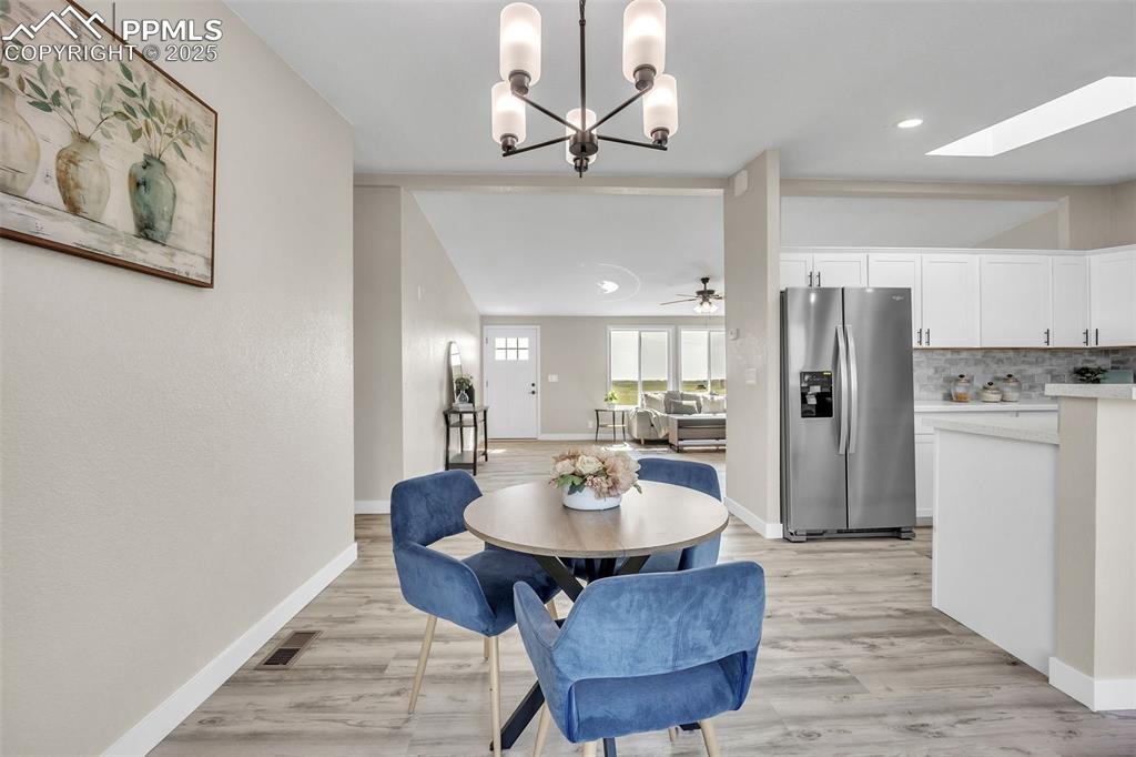 Image 12 of 45: Dining Area