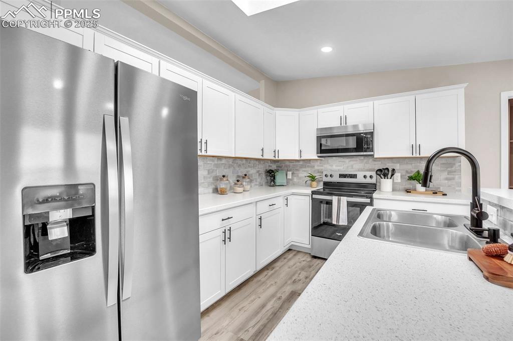Image 14 of 45: Kitchen
