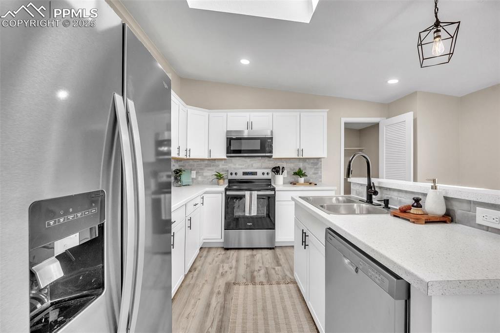 Image 15 of 45: Kitchen
