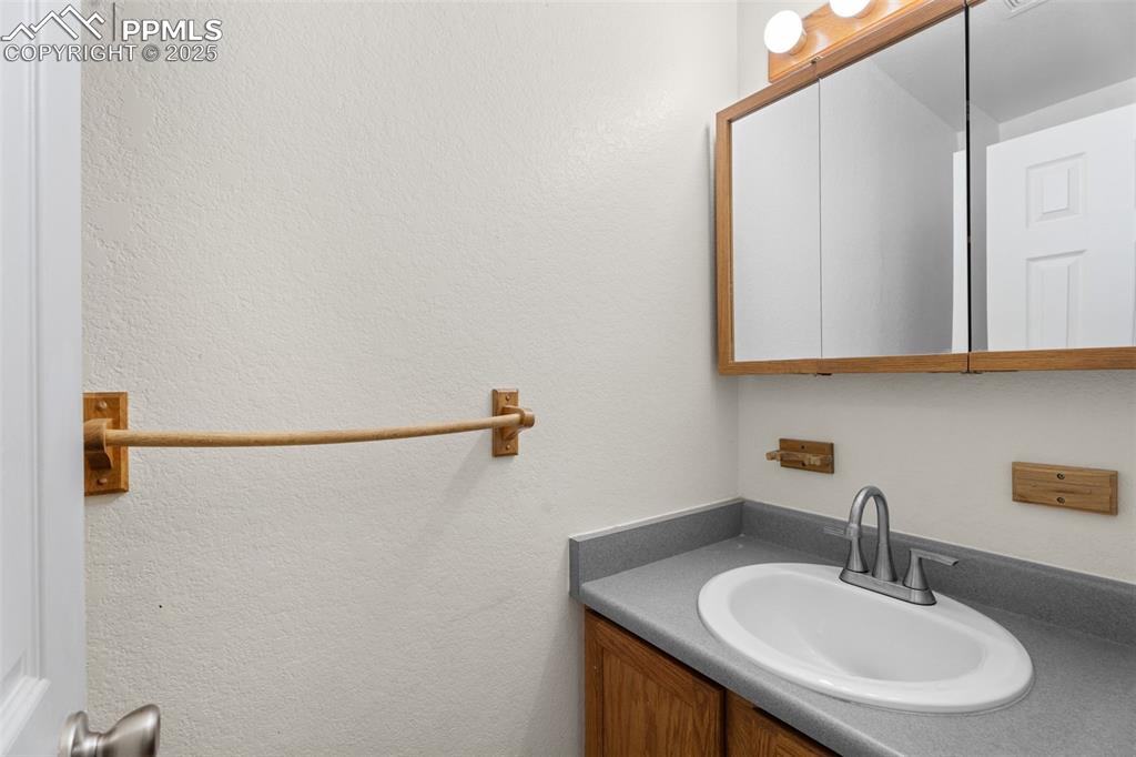 Image 14 of 29: Bathroom