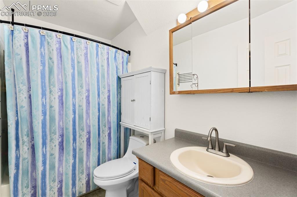 Image 18 of 29: Bathroom