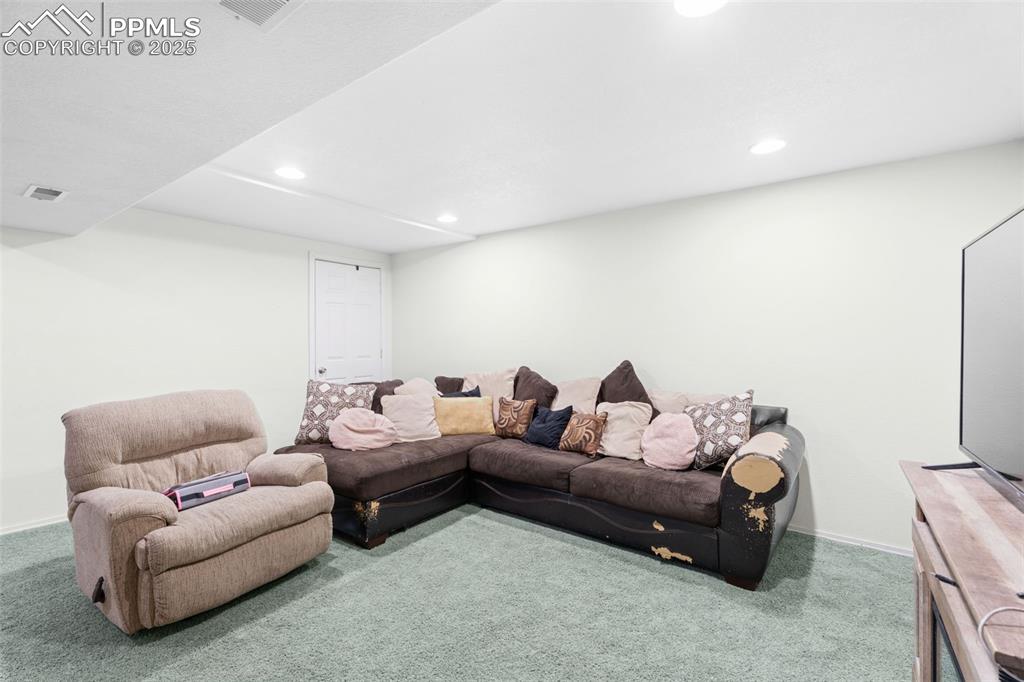 Image 19 of 29: Living Room