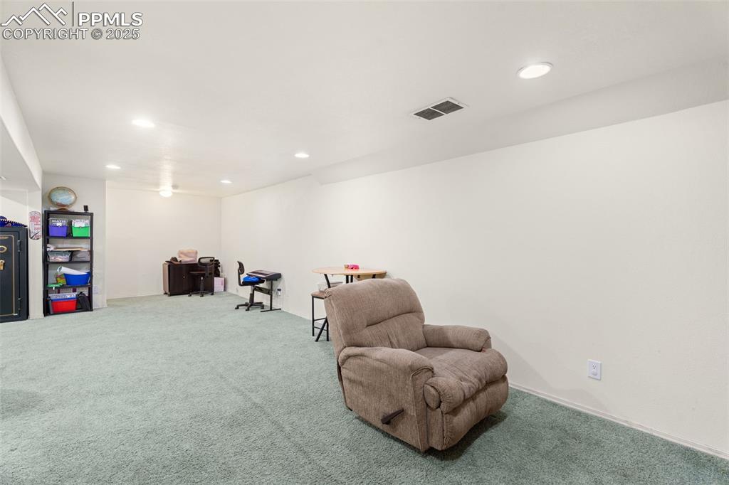 Image 20 of 29: Sitting Room