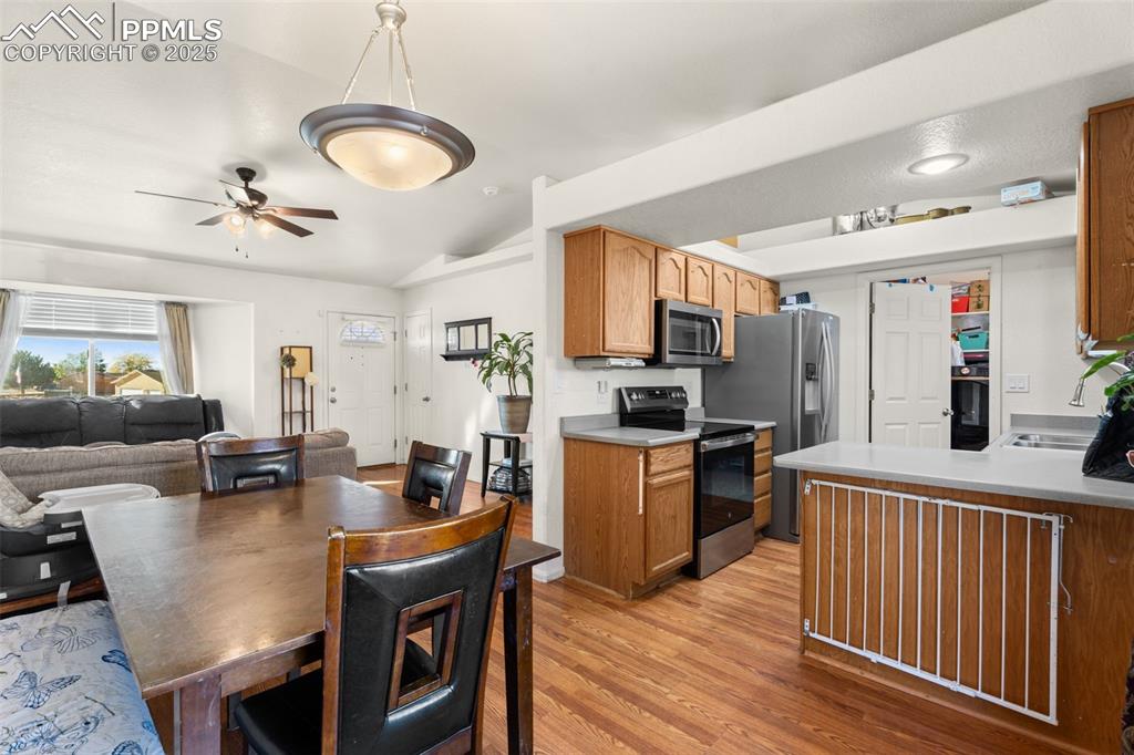 Image 5 of 29: Kitchen