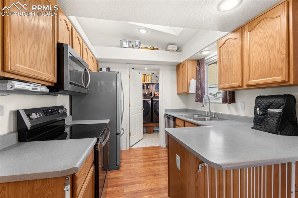 Image 7 of 29: Kitchen