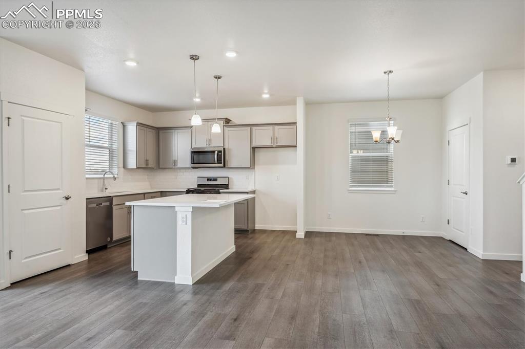 Image 3 of 19: No Description Available