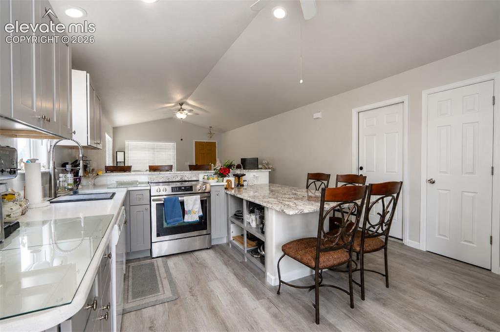 Image 10 of 27: Kitchen