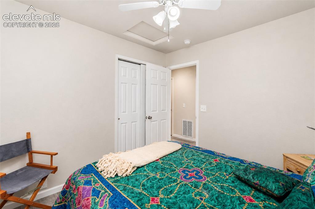 Image 15 of 27: Bedroom (1)