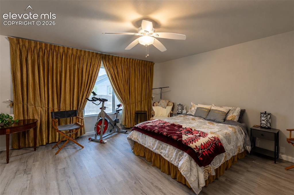 Image 18 of 27: Primary bedroom (3) with walk in closet and ensuite primary bathroom (full)