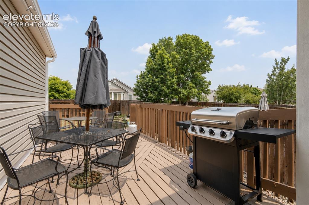 Image 22 of 27: Back deck