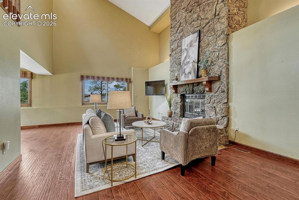 Image 13 of 50: Spacious main level Family Room, great for entertaining family and friends.