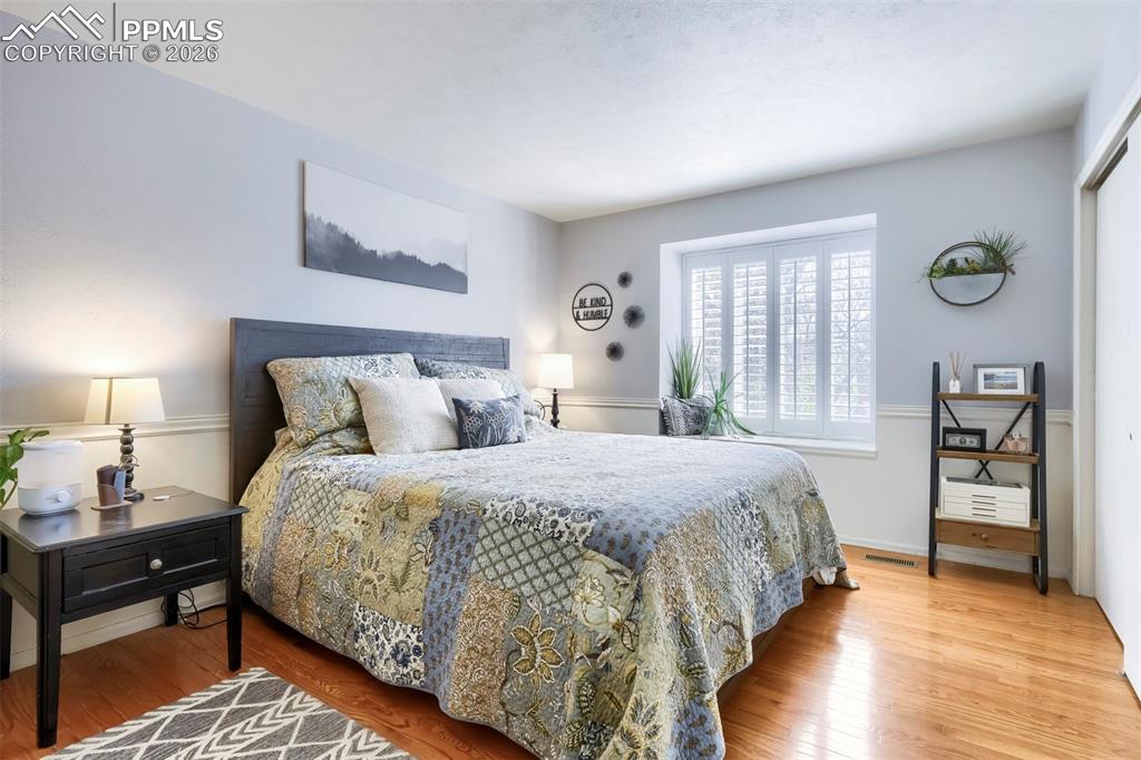 Image 11 of 21: Bedroom