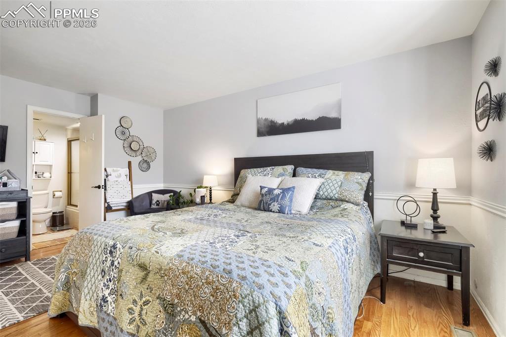 Image 12 of 21: Bedroom