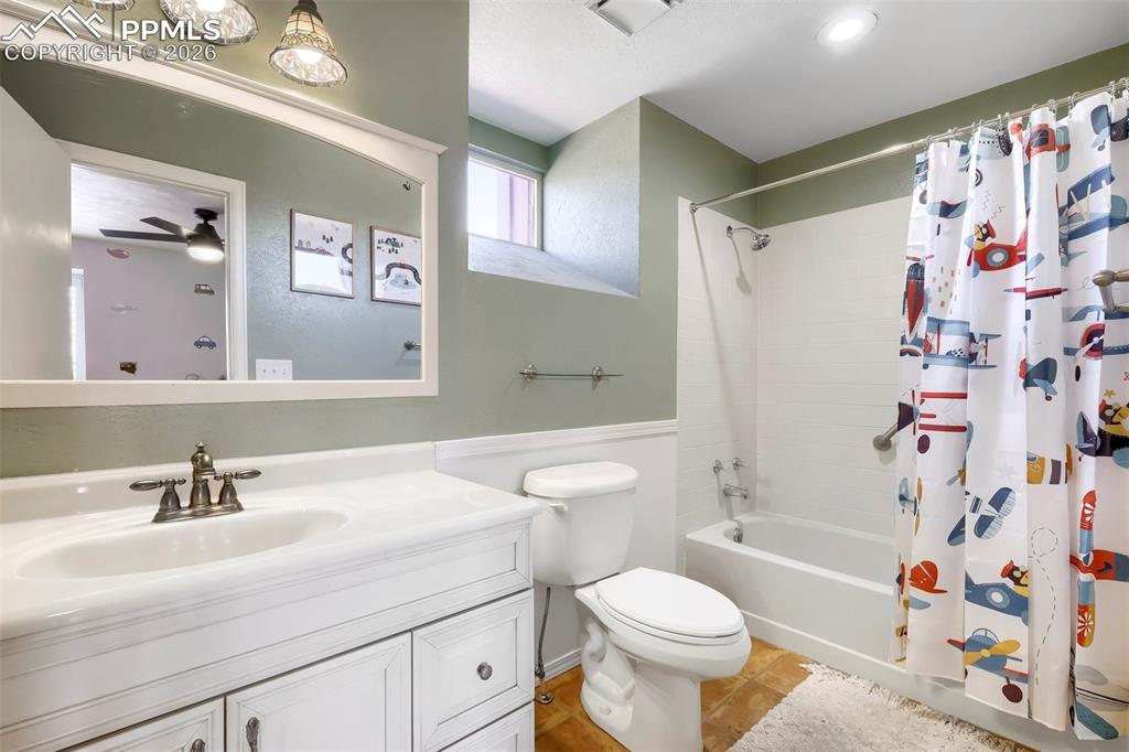 Image 20 of 21: Bathroom