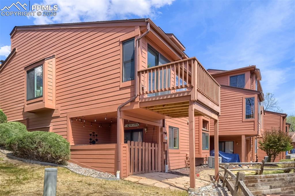 Image 21 of 21: Back of Structure