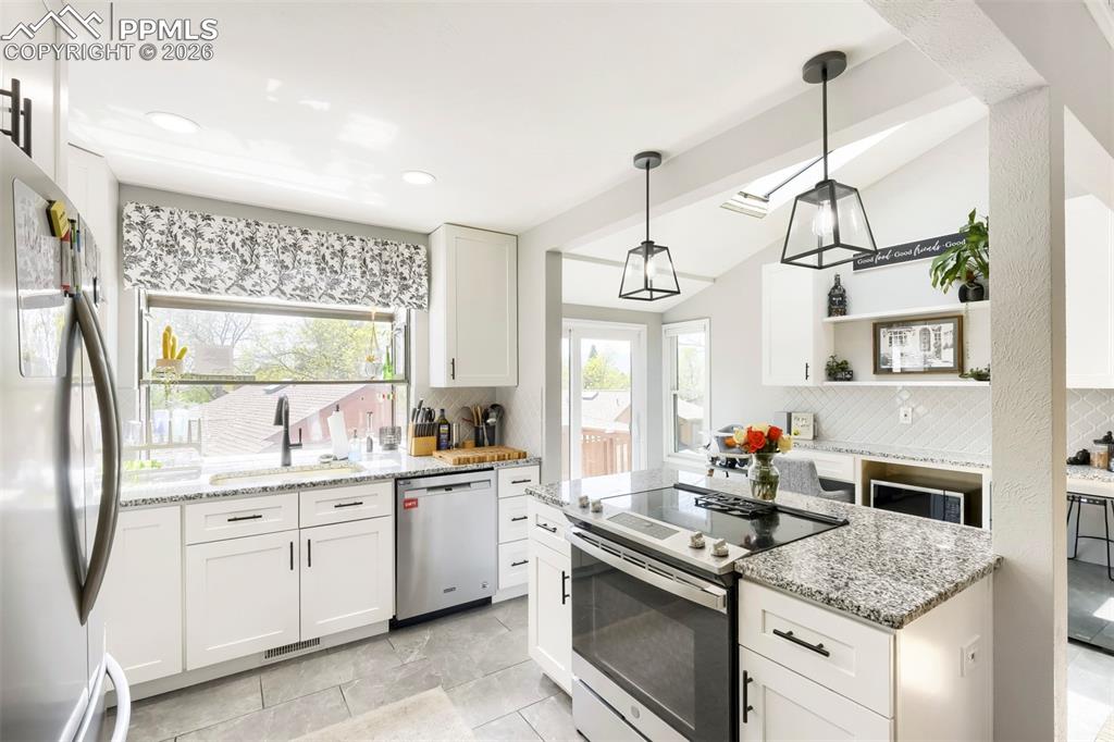 Image 8 of 21: Kitchen