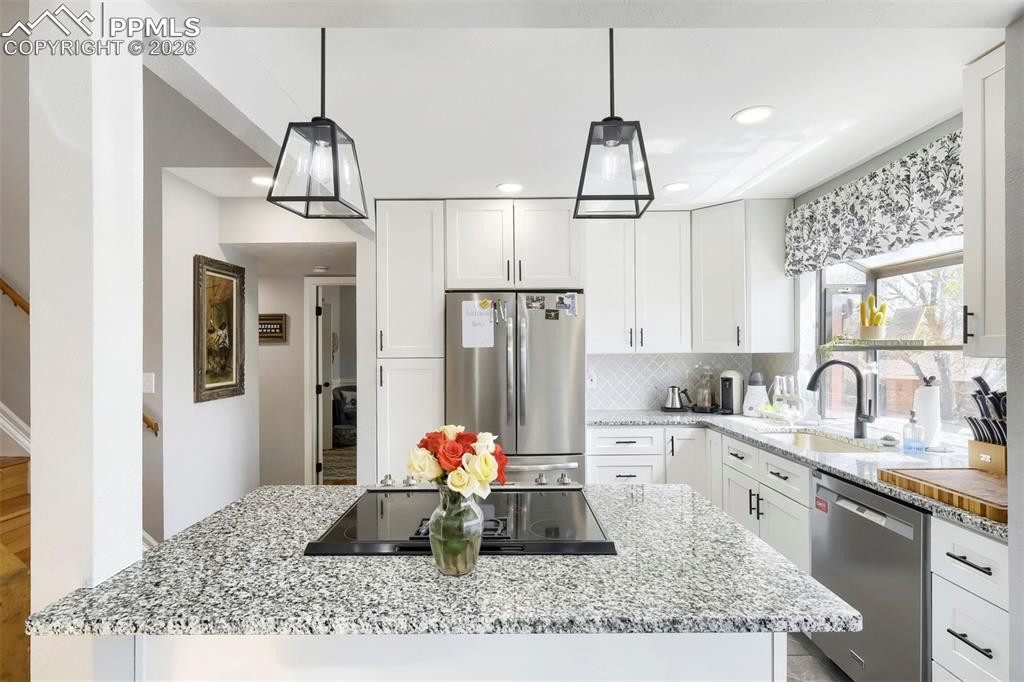 Image 9 of 21: Kitchen