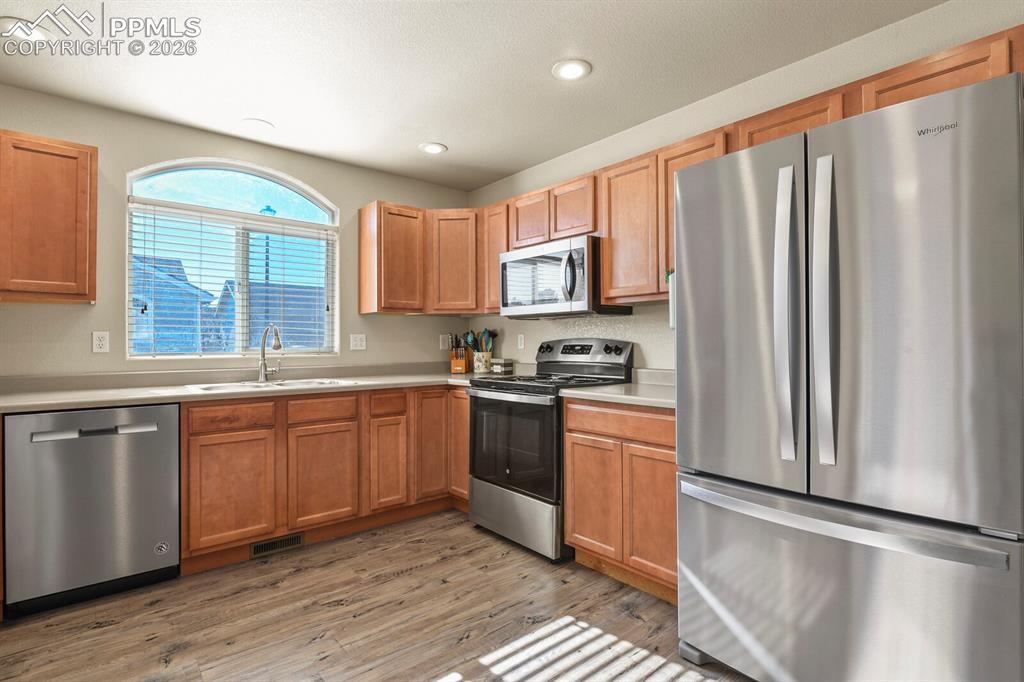 Image 5 of 21: Kitchen