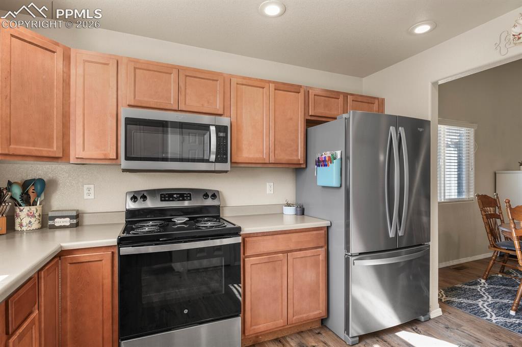 Image 6 of 21: Kitchen