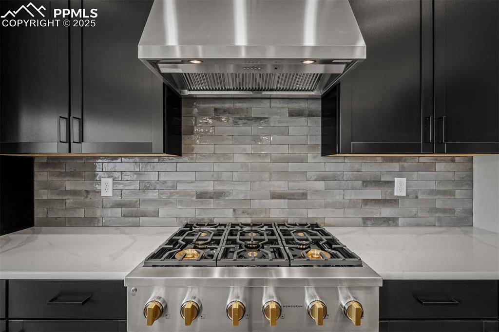 Image 13 of 36: Kitchen