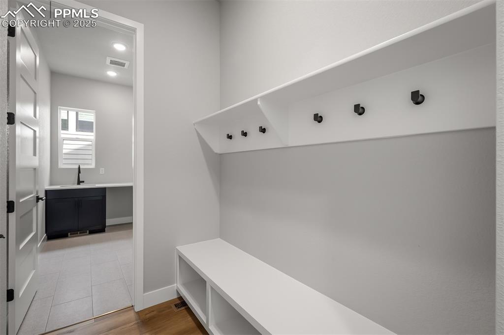 Image 25 of 36: Mud Room