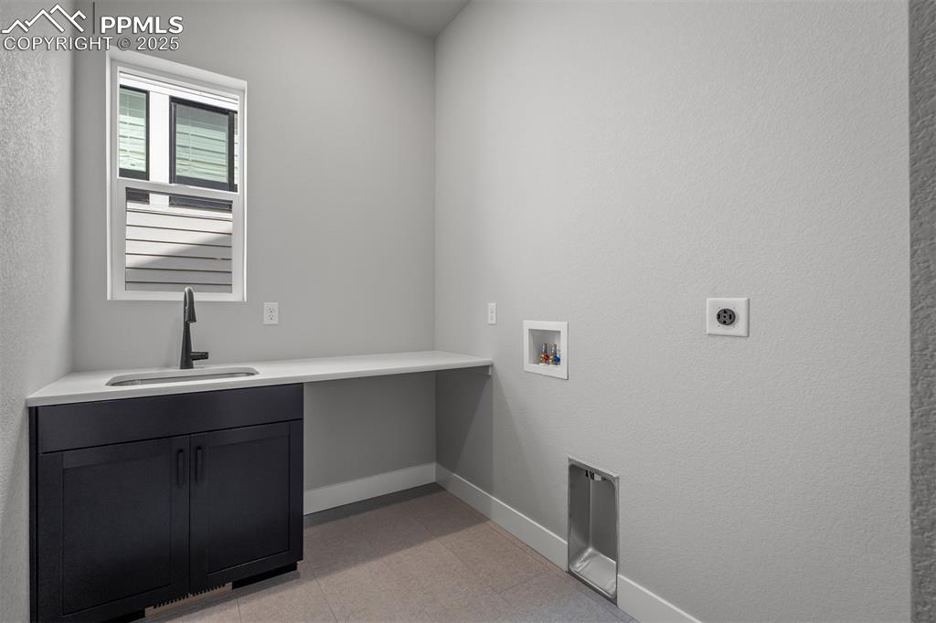 Image 26 of 36: Laundry