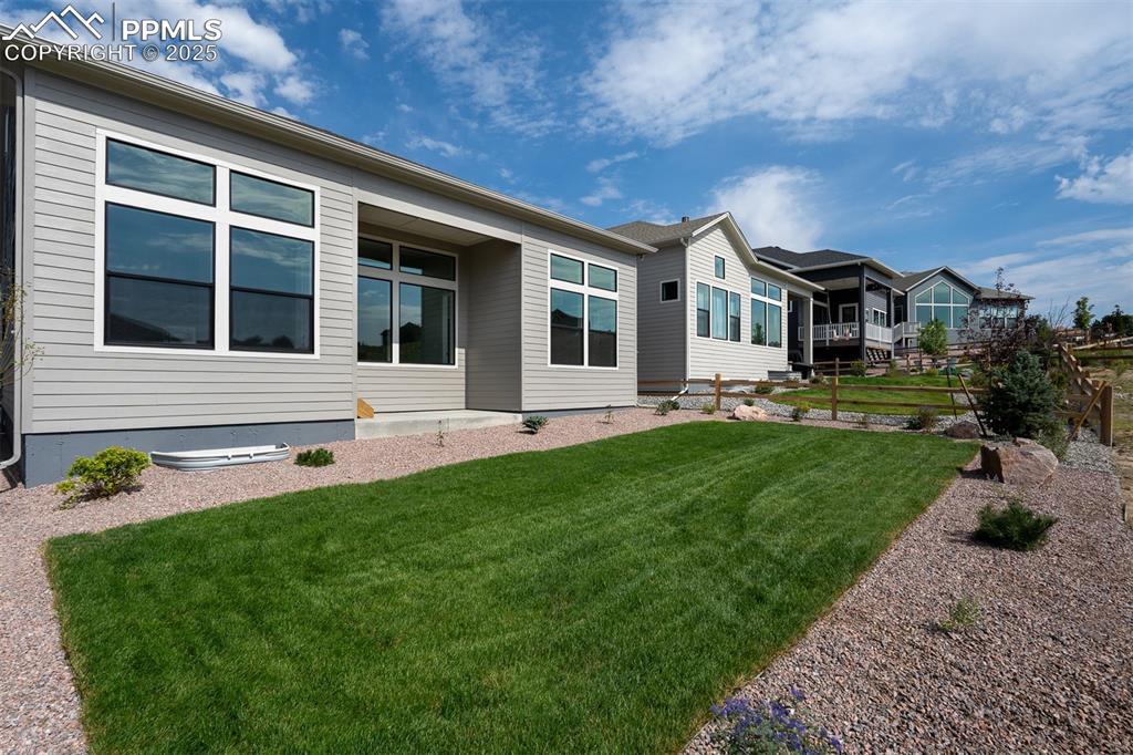 Image 34 of 36: Back of Structure