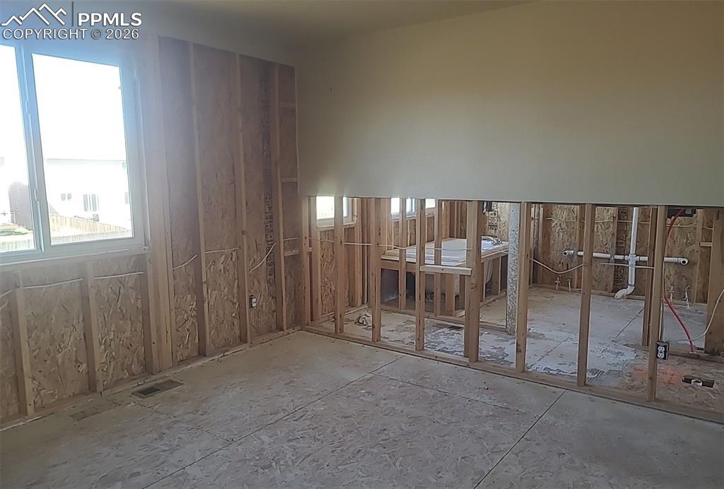 Image 15 of 20: Bathroom