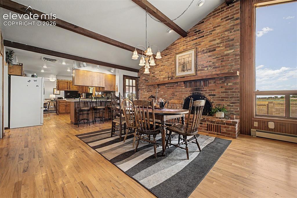 Image 12 of 50: Dining Area