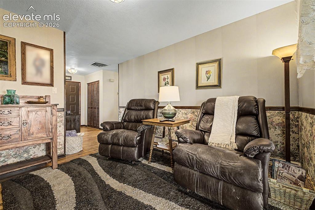 Image 17 of 50: Bonus Room