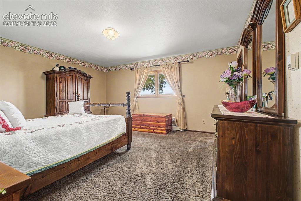 Image 18 of 50: Bedroom